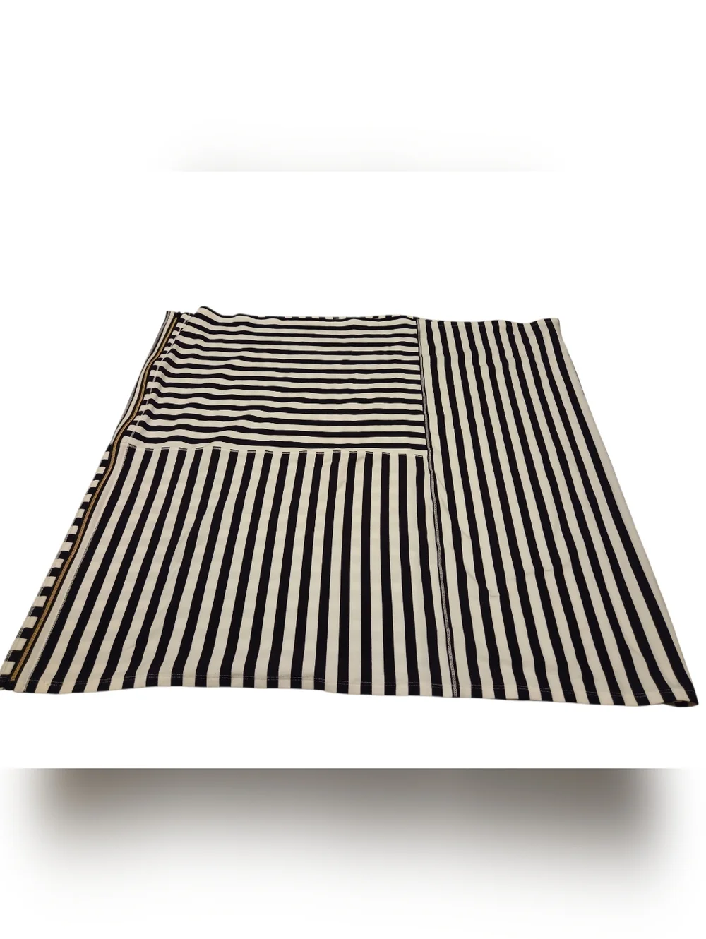 Women’s O/S Lululemon Apex Black/White Stripe With Gold Zip Vinyasa Scarf